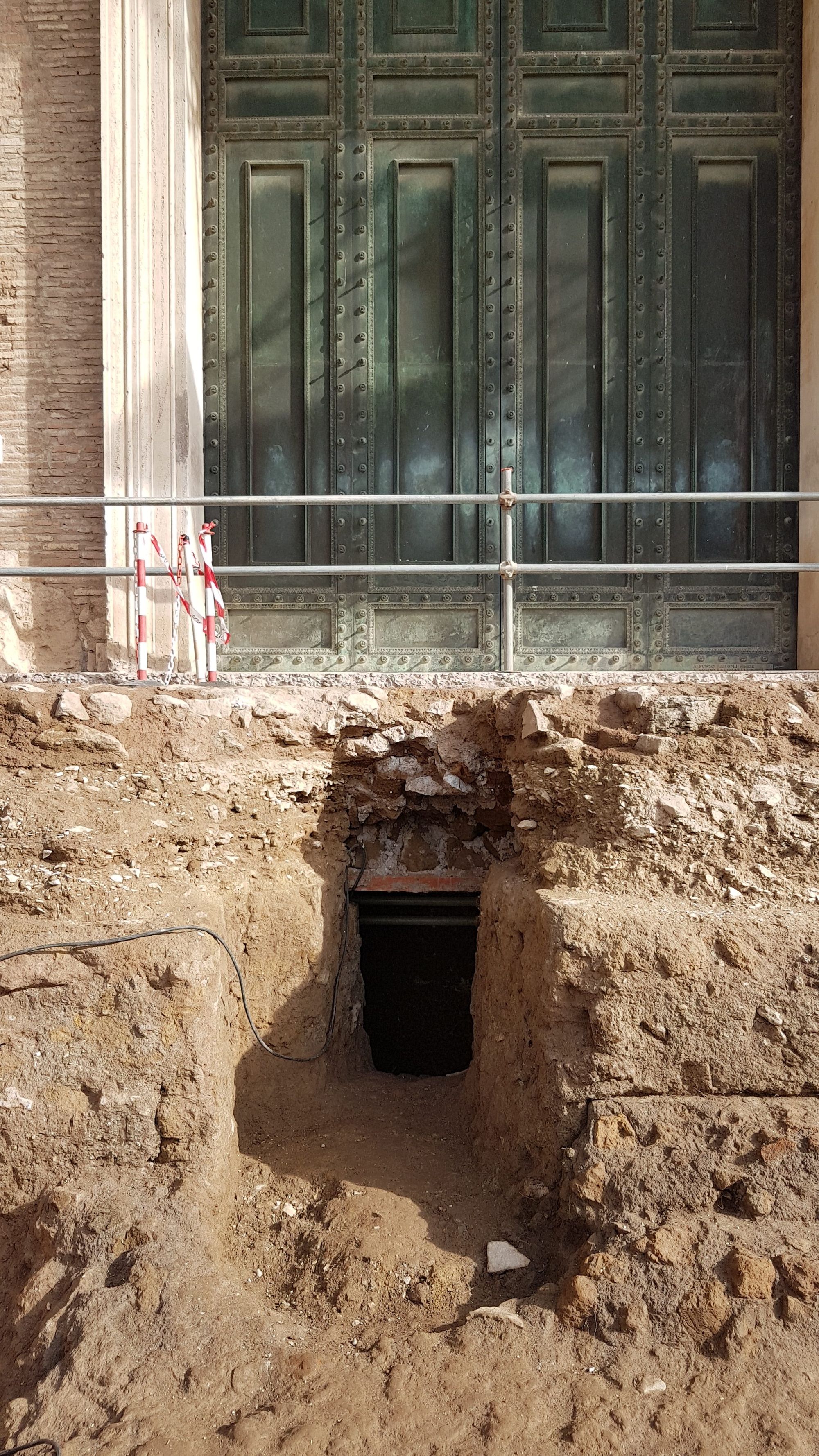 Entrée de la chambre souterraine.